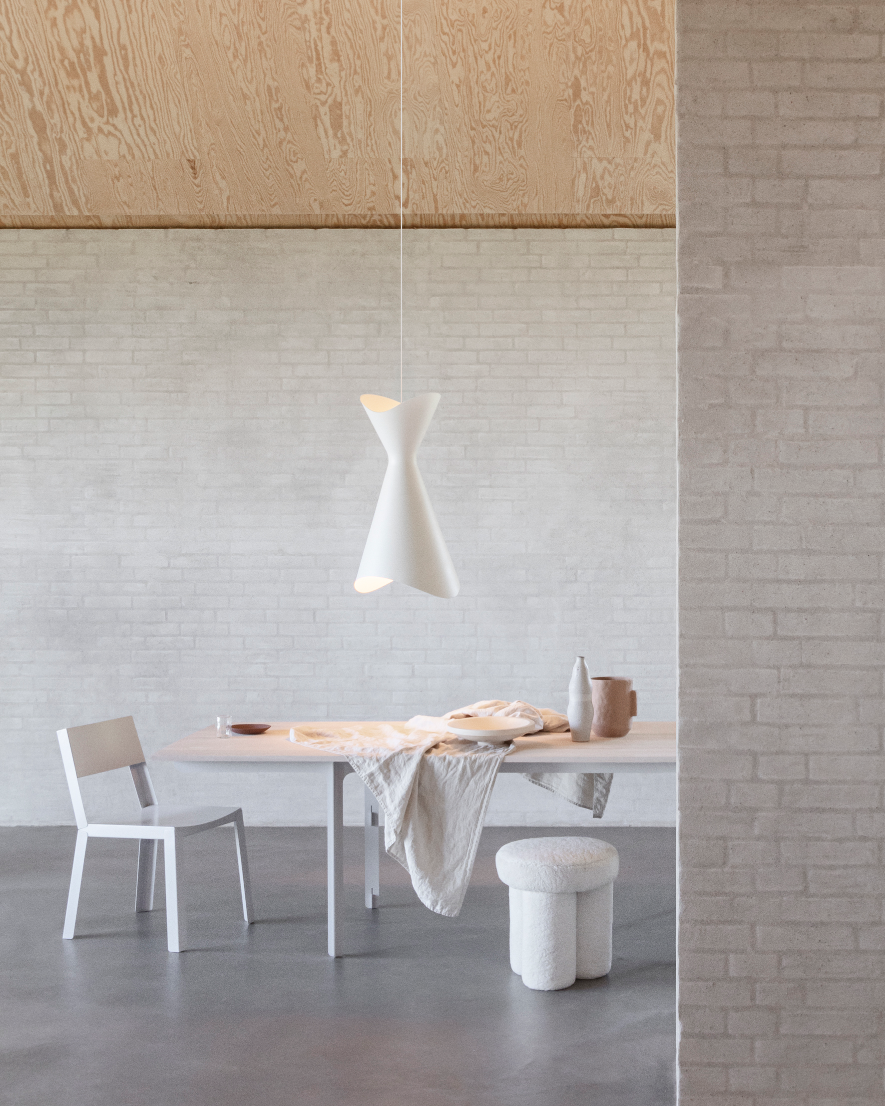 NINOTCHKA / 125 White