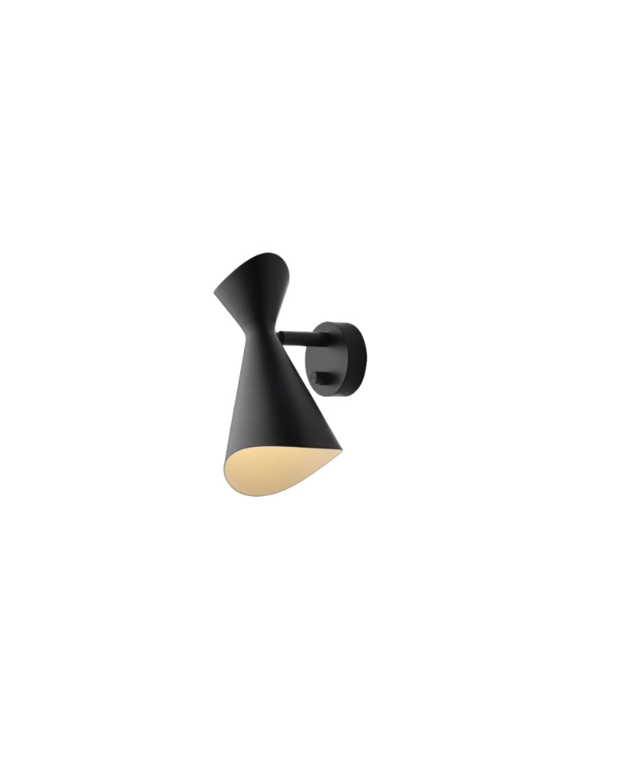 NINOTCHKA / Wall 125