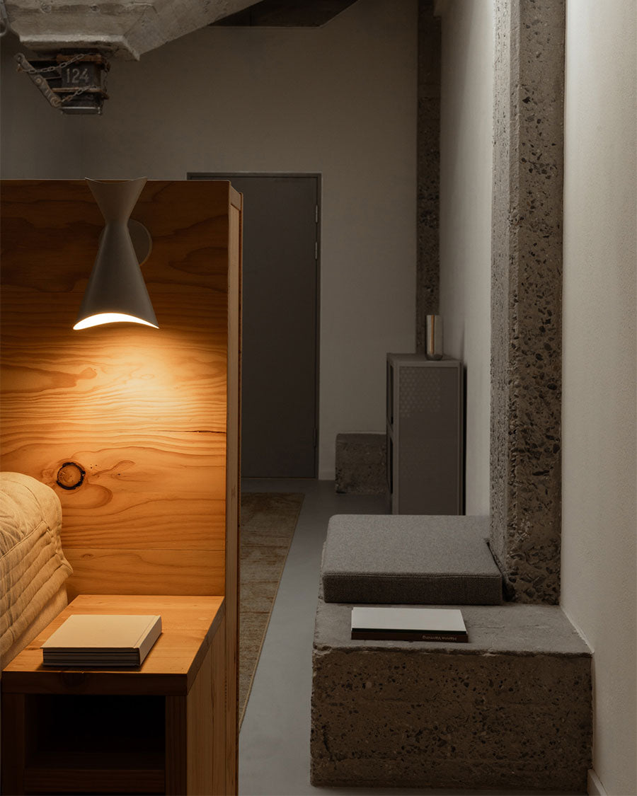 NINOTCHKA / Wall 125