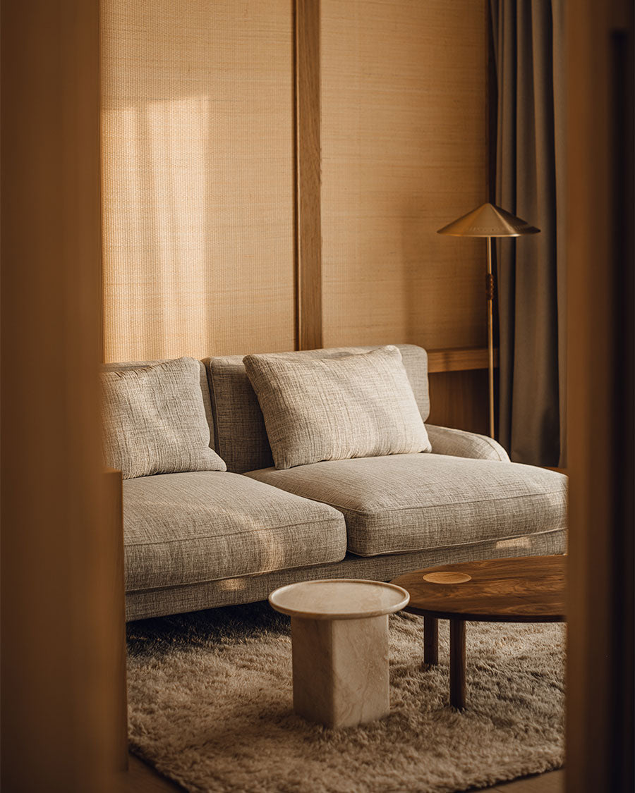 GOVERNOR 405 floor lamp | Solid brass & walnut | LYFA